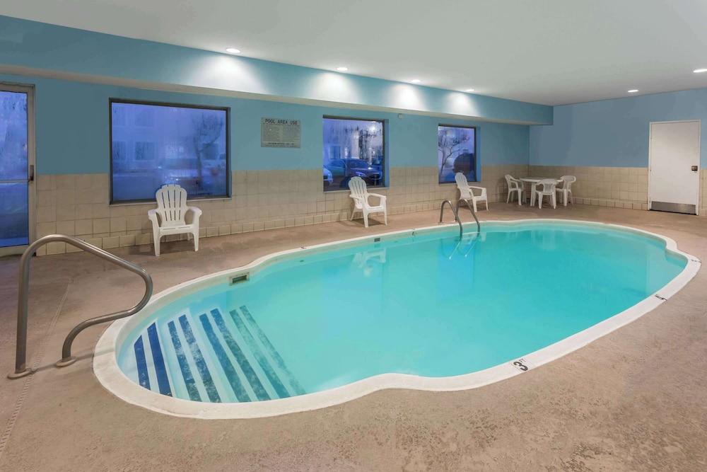 Baymont by Wyndham Anderson photo 24