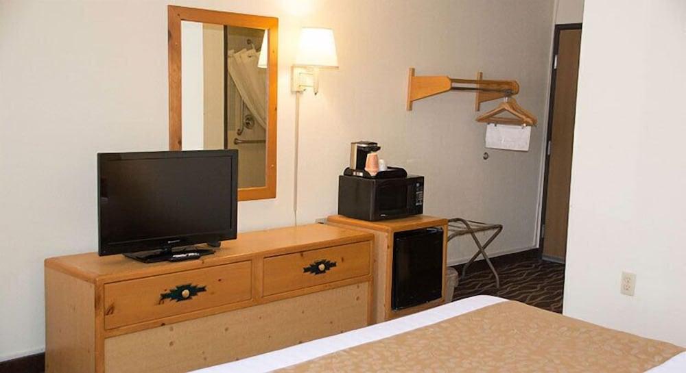 Boarders Inn & Suites by Cobblestone Hotels - Wautoma photo 14