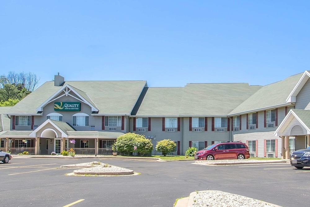 Quality Inn & Suites East Troy I-43 photo 7