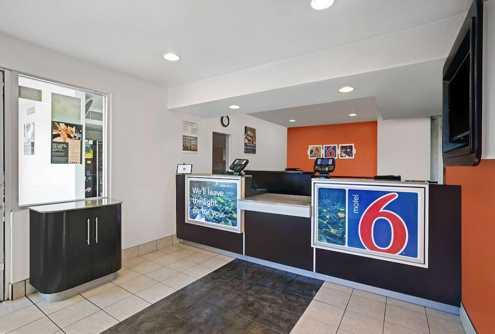 Motel 6 Troutdale, OR - Portland East photo 2
