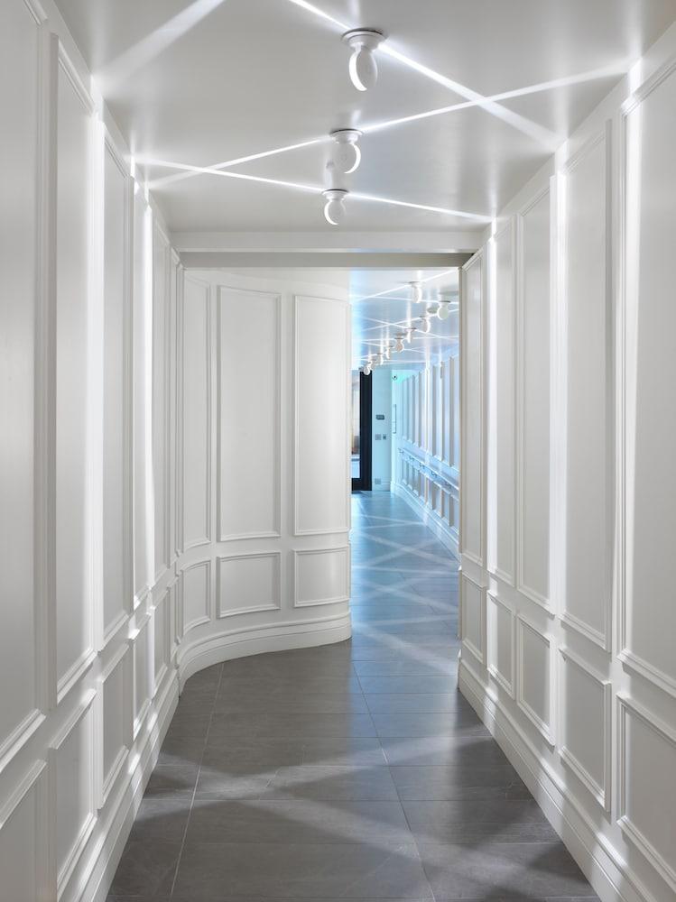 Axiom Hotel photo 51