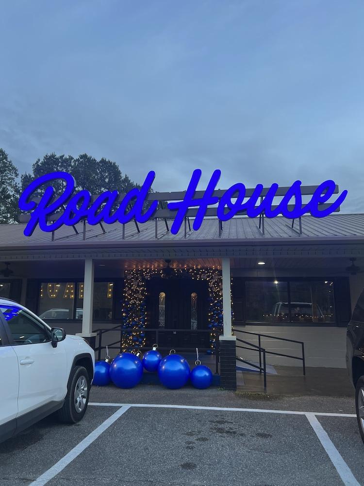 Road House Hotel & RV Park photo 3
