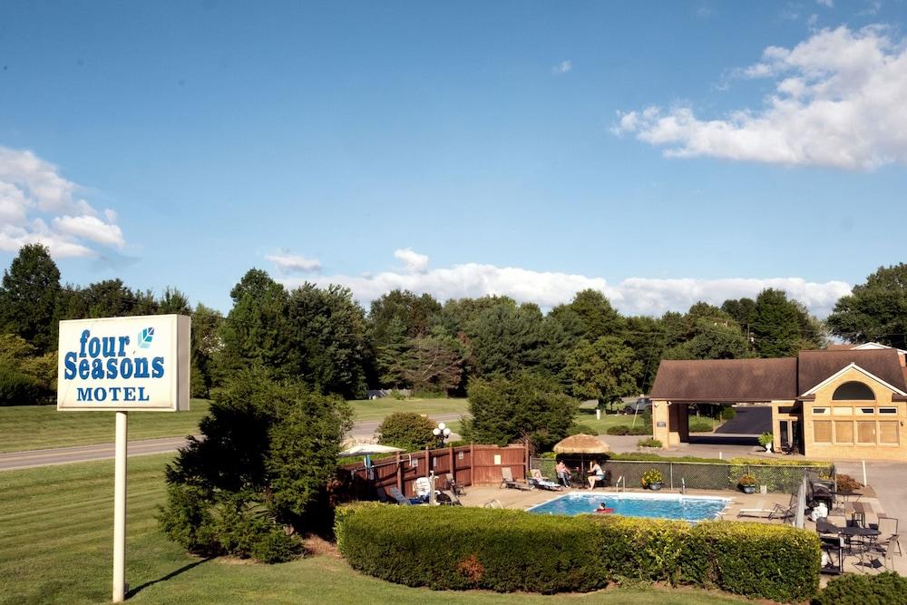 Four Seasons Motel photo 33