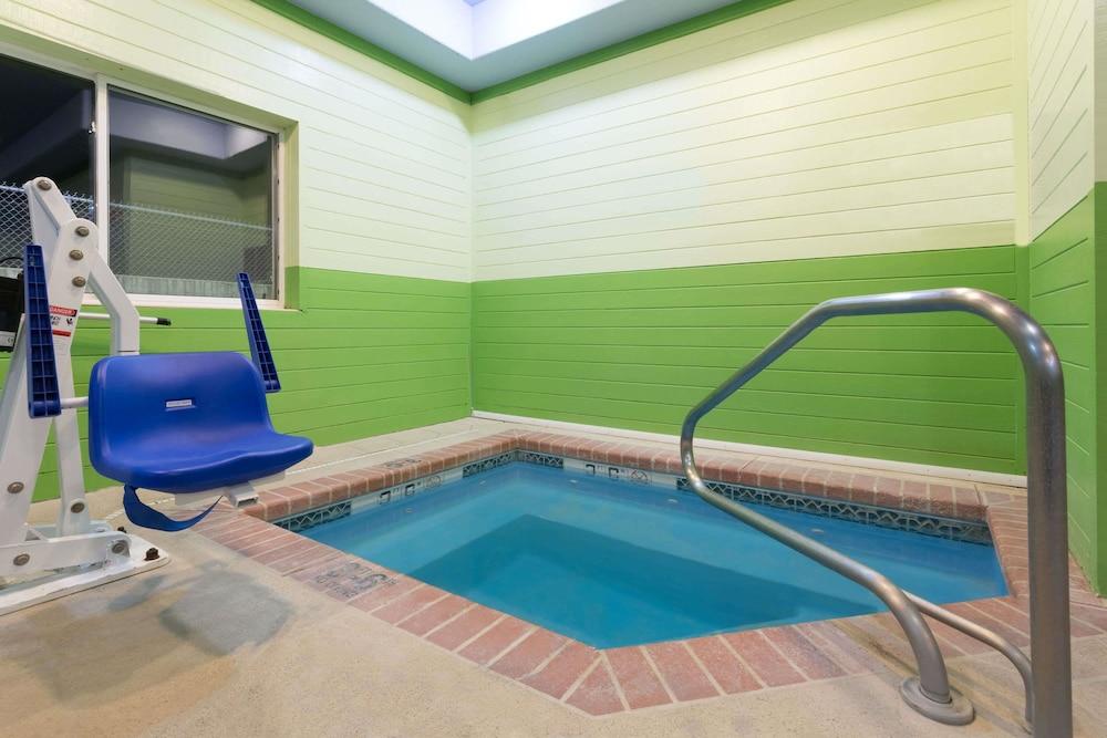 Quality Inn & Suites McCook photo 30