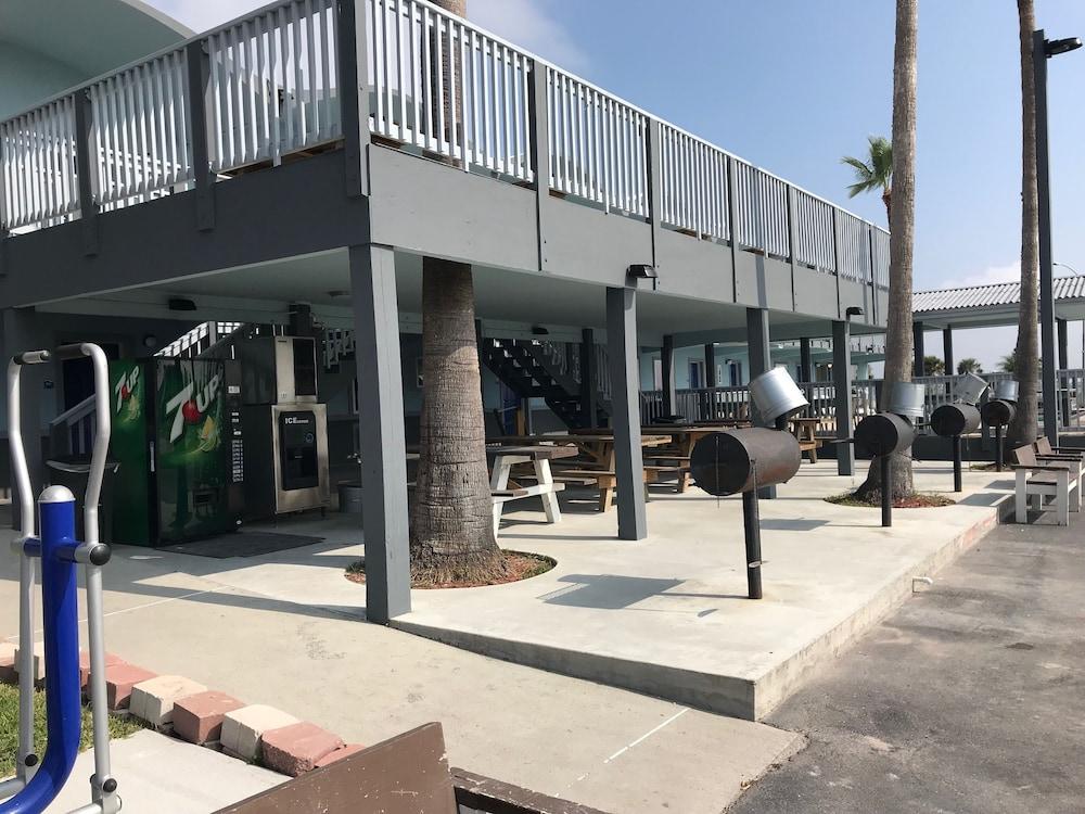 Blue Wave Inn photo 31