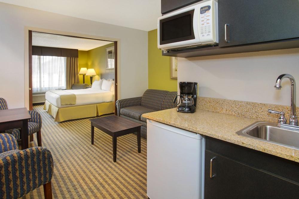 Kalamazoo Hotel and Suites photo 10