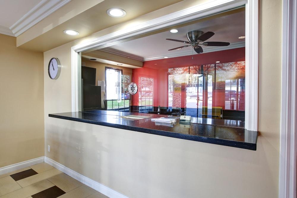Ontario Inn & Suites photo 4