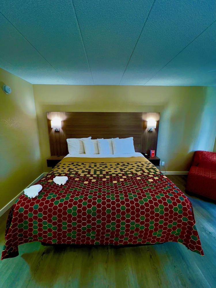 Econo Lodge Willowbrook photo 8