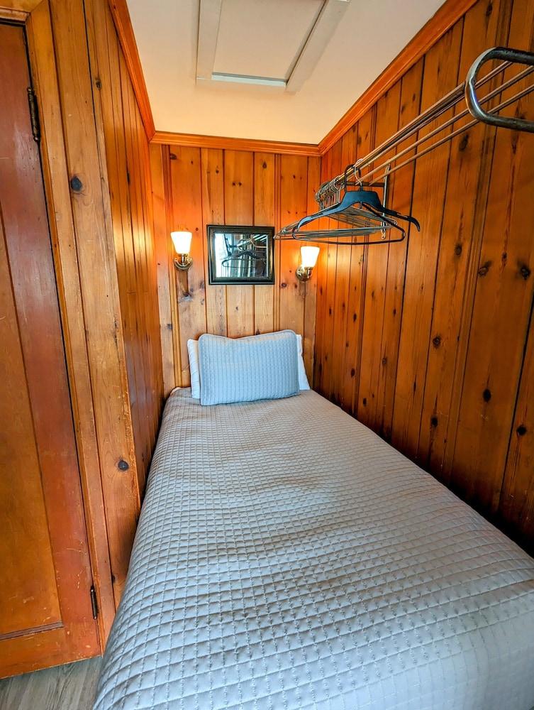 Riverside Motel photo 16