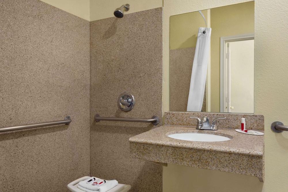 Days Inn & Suites by Wyndham Euless DFW Airport South photo 5