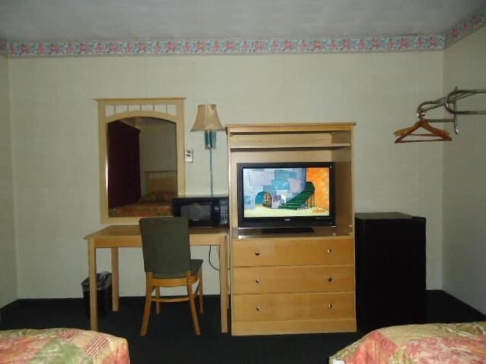Relax Inn Elmira photo 10