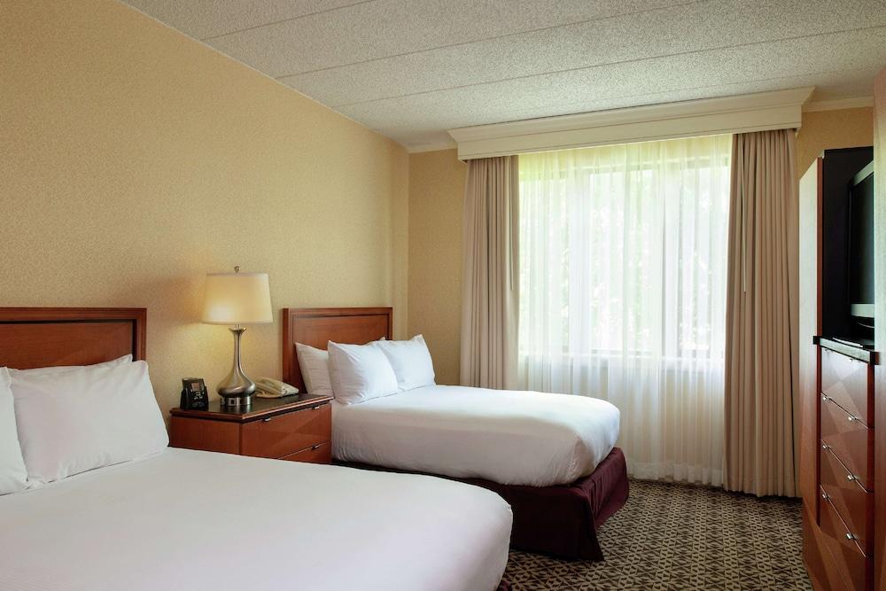 DoubleTree Suites by Hilton Hotel Mt. Laurel photo 17