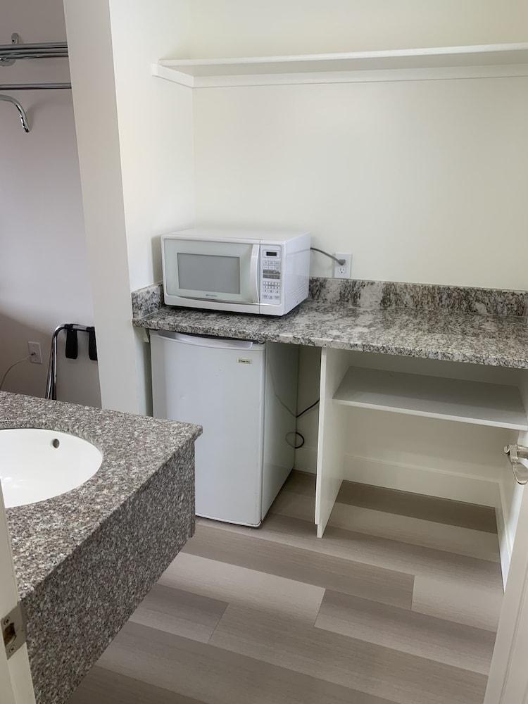 Days Inn by Wyndham Lake Point photo 20