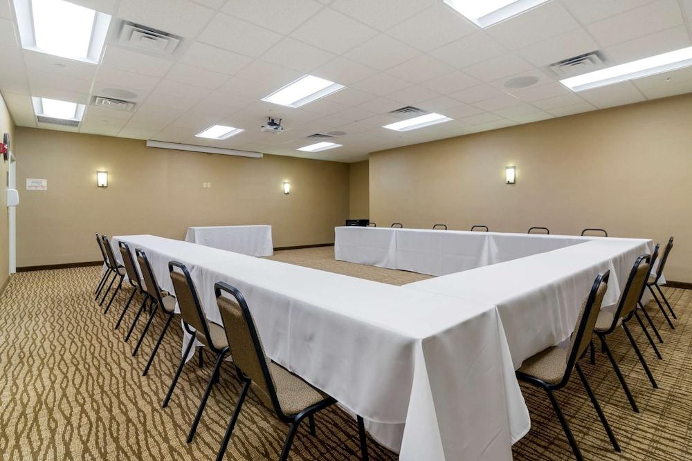 Comfort Inn & Suites Mandan - Bismarck photo 34