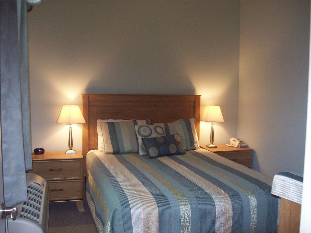 Colonel's Suites photo 16