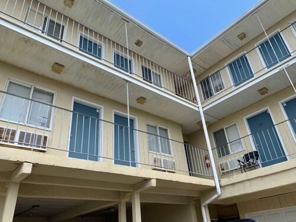 Thunderbird Motel photo 1