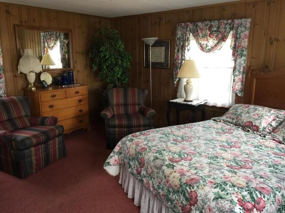 Holiday House Inn photo 24