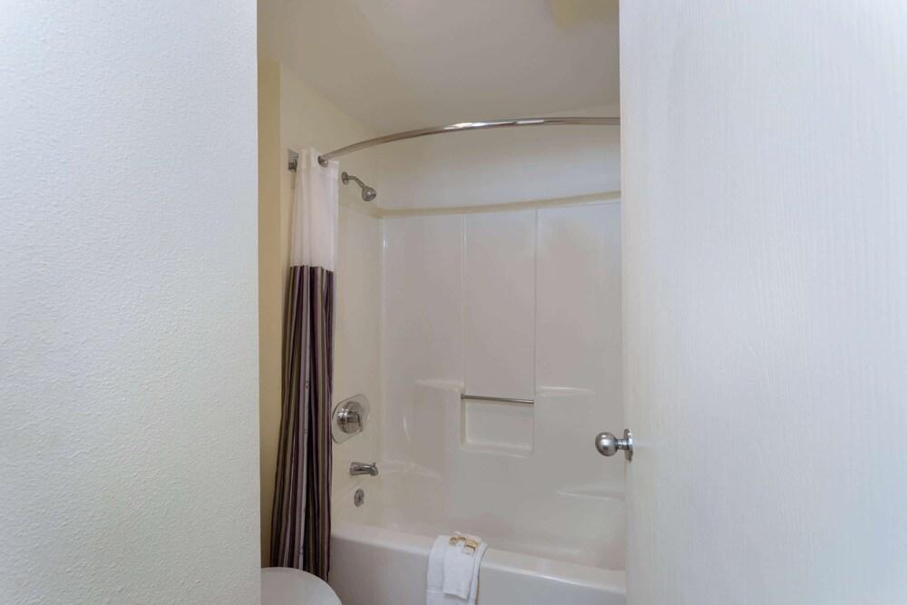 La Quinta Inn & Suites by Wyndham Jacksonville Mandarin photo 20