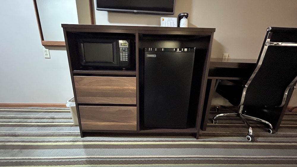 Super 8 by Wyndham Gilman photo 19