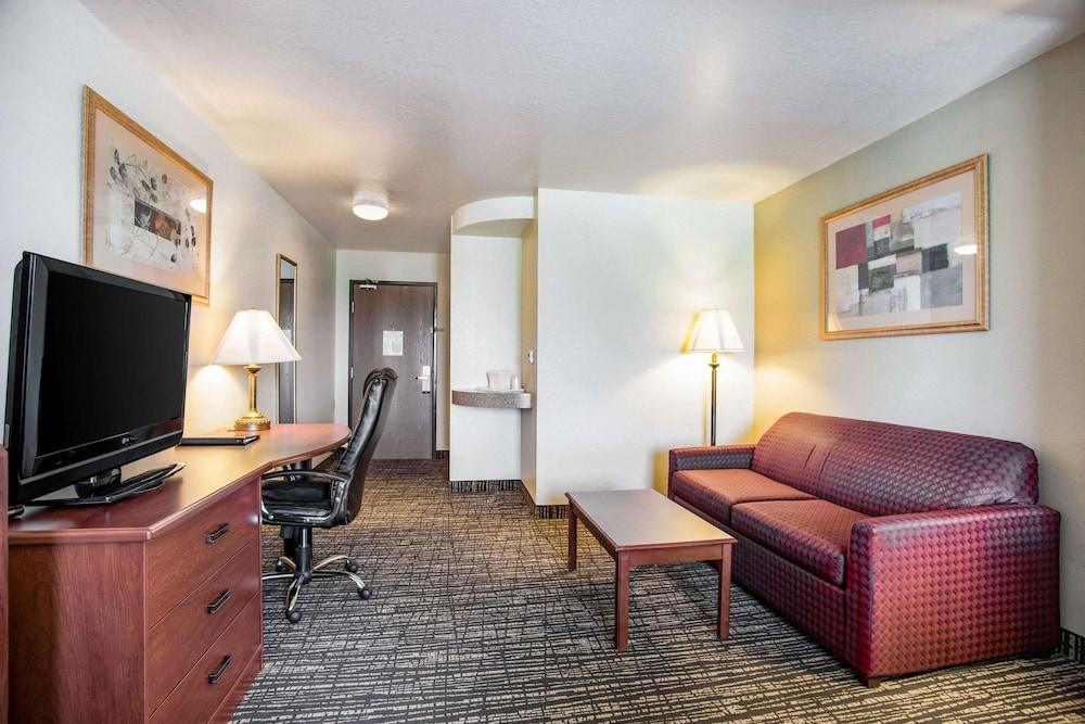 Quality Inn Parsons North photo 32