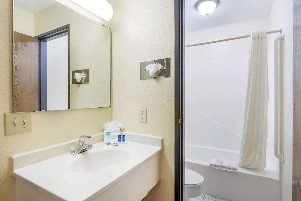 Rodeway Inn Benton photo 5