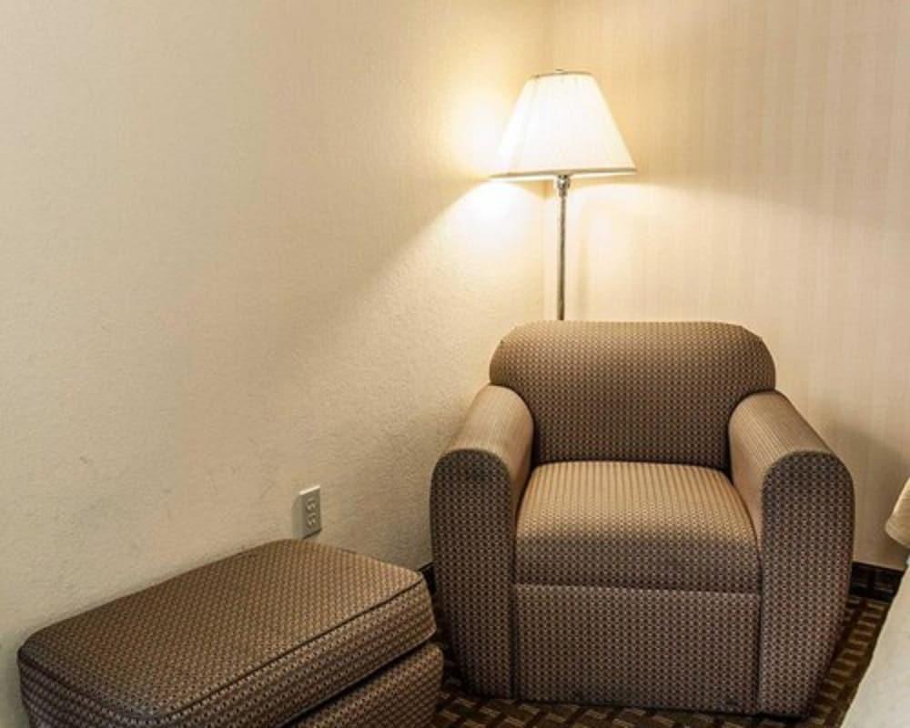 Quality Inn & Suites Shelbyville I-74 photo 6