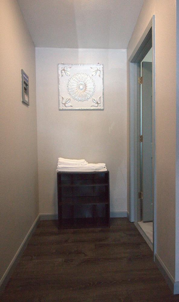 Golden Kent Motel photo 16