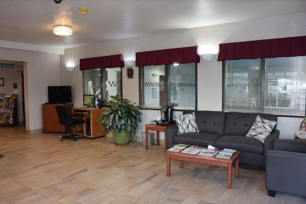Travelodge Suites by Wyndham Newberg photo 72