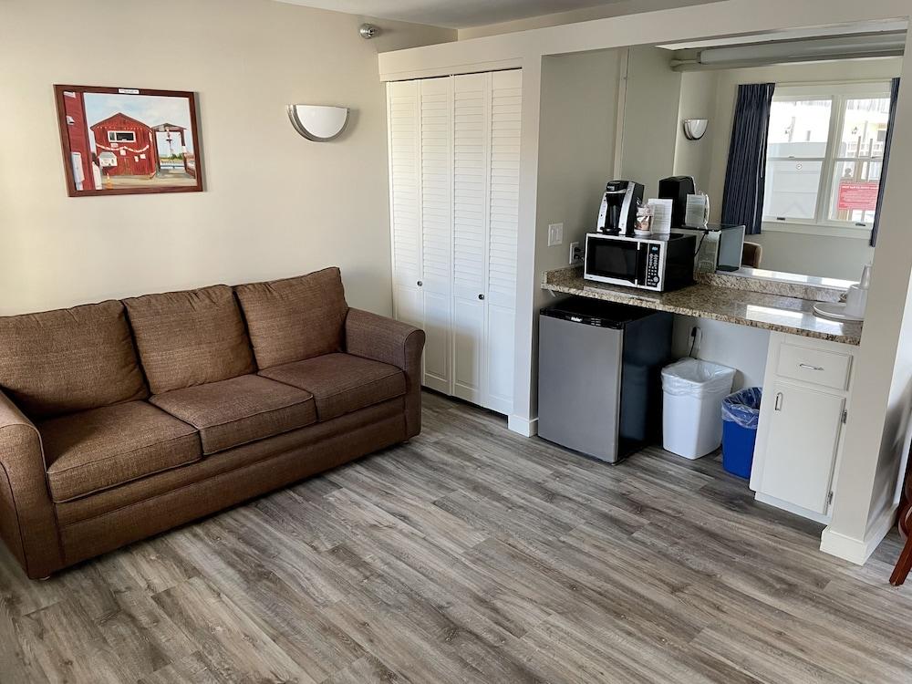 Atlantic Oceanfront Hotel photo 32