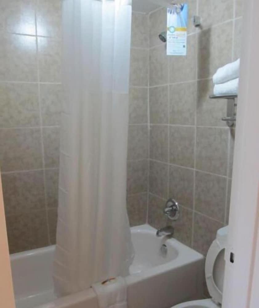 Econo Lodge photo 10