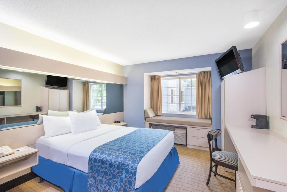 Microtel Inn & Suites by Wyndham Seneca Falls photo 4