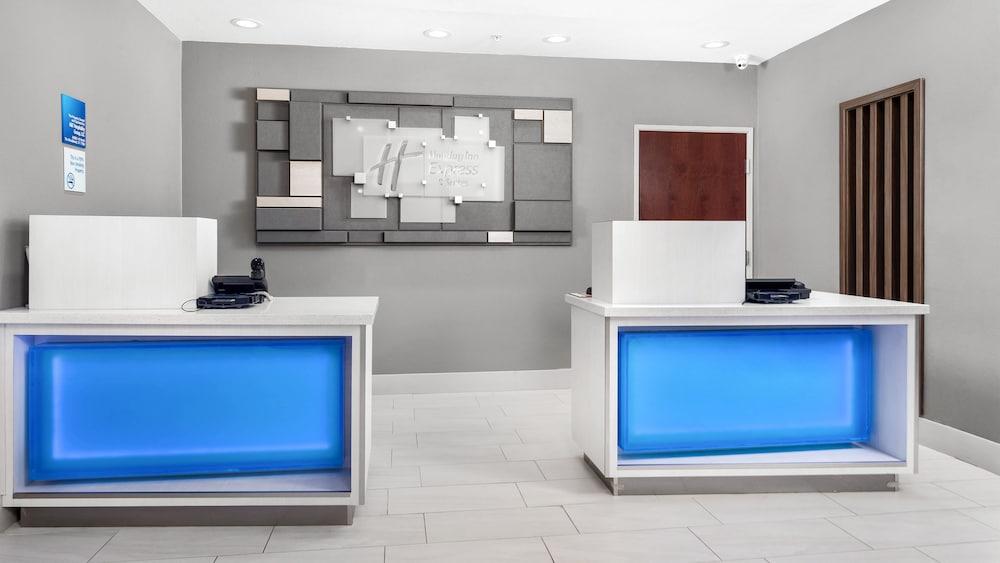 Holiday Inn Express Hotel & Suites Conroe I-45 North by IHG photo 2