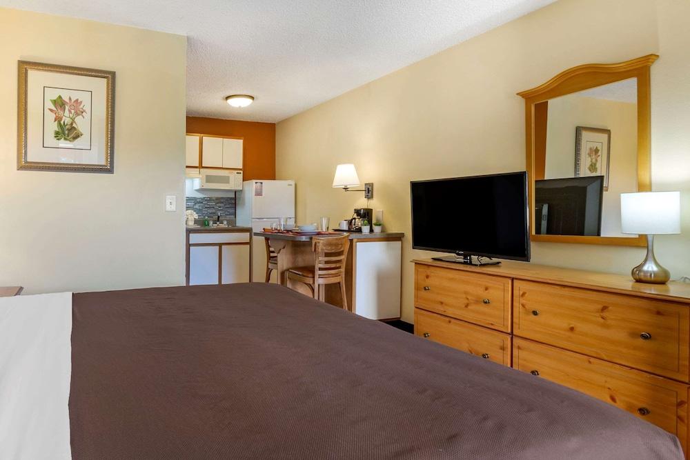 Suburban Studios Albuquerque Uptown photo 14