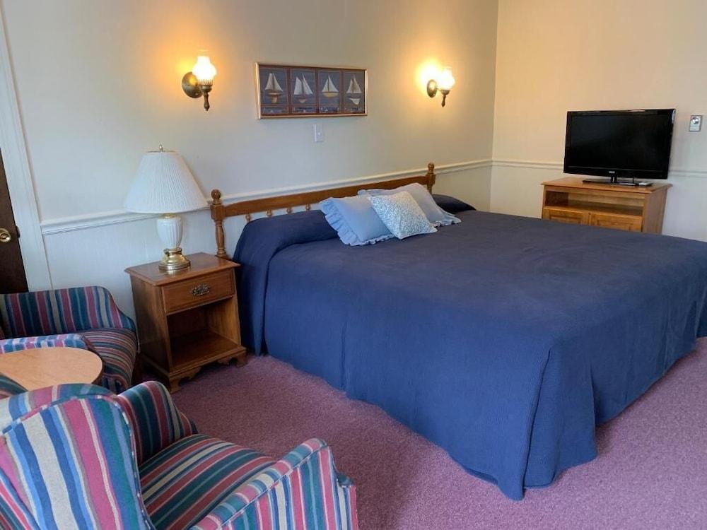 Holiday House Inn photo 18