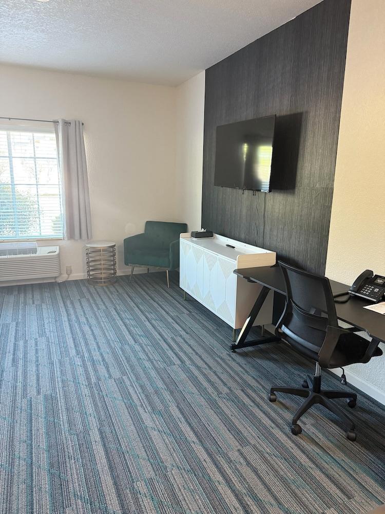 The Enchanted Suites & Residence photo 20