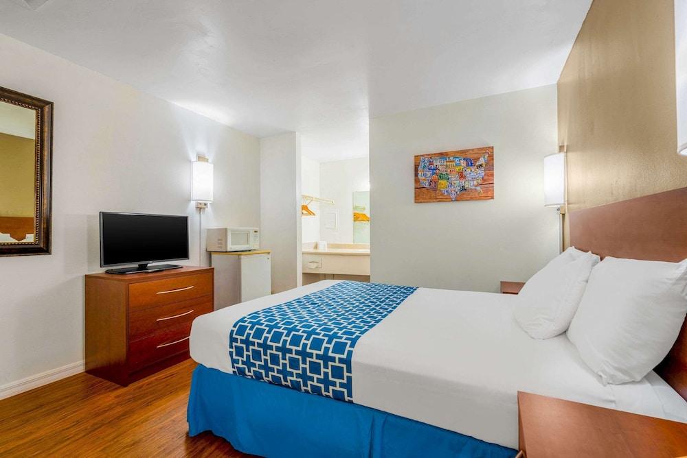 Econo Lodge Crystal River photo 23