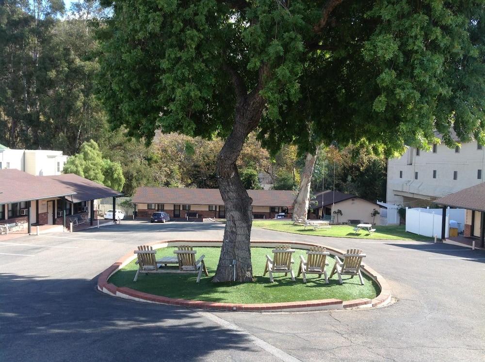 Peach Tree Inn photo 28