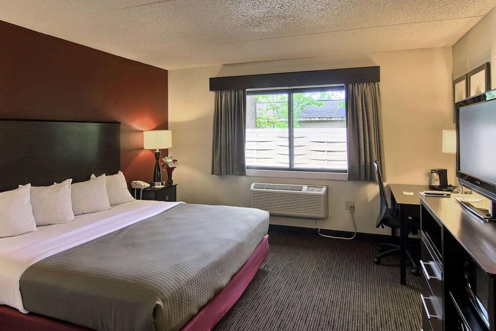 Blossom Hotel & Suites Traverse City photo 51