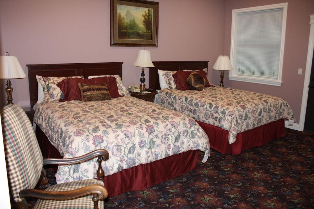 Hearthstone Elegant Lodge by the River photo 11