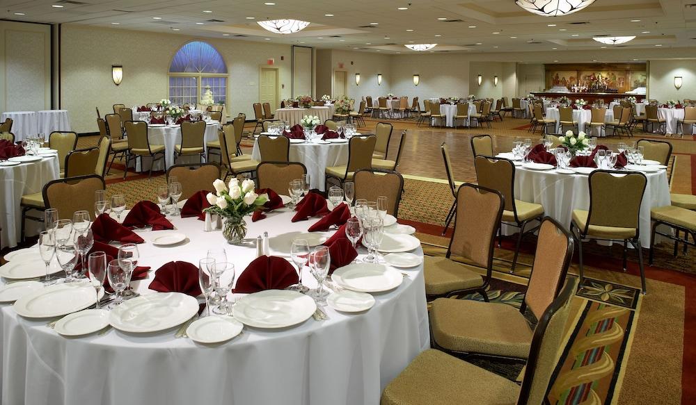 Clinton Inn Hotel & Event Center photo 19
