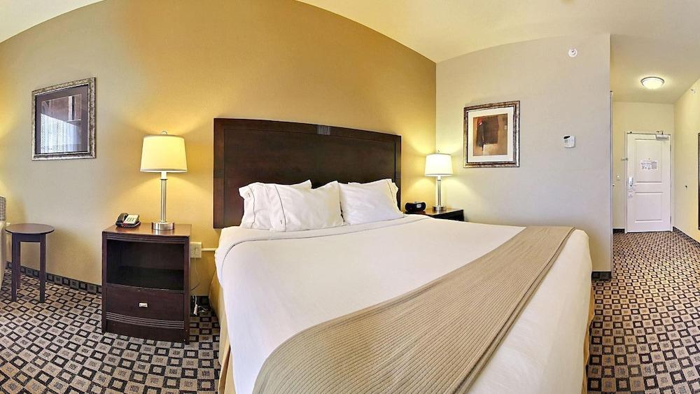 Holiday Inn Express Hotel & Suites Clovis by IHG photo 6