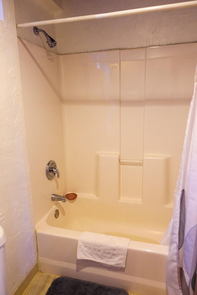 Sleepy Hollow Cabins and Hotel photo 7