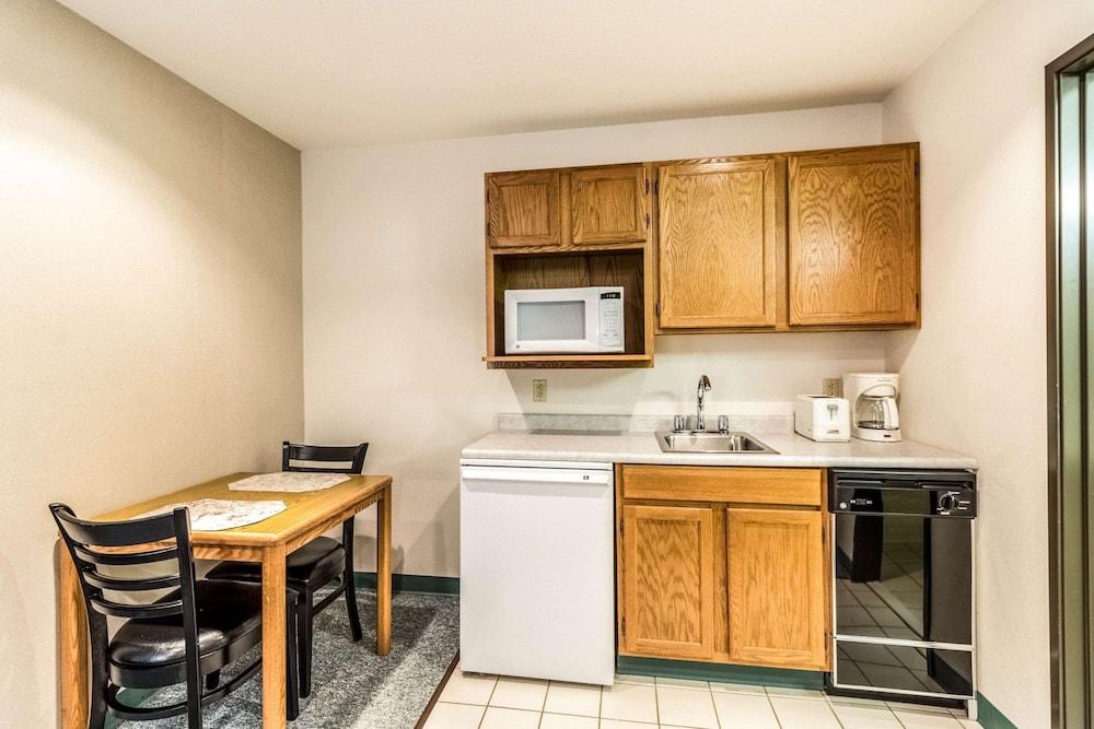 Econo Lodge Valley City photo 13