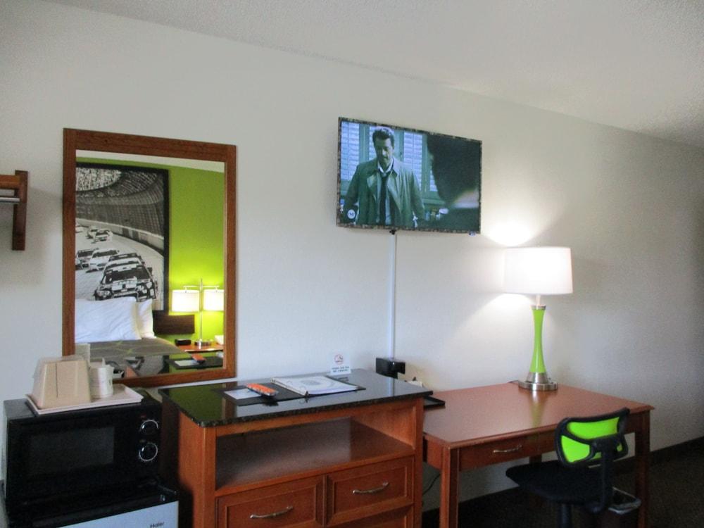Super 8 by Wyndham Franklin photo 30