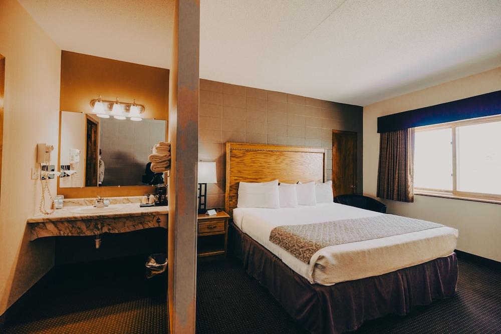 Wrangler Inn photo 4