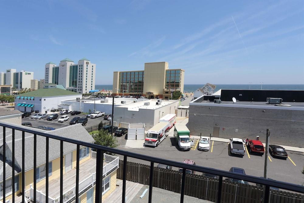 Blue Marlin Inn & Suites photo 15