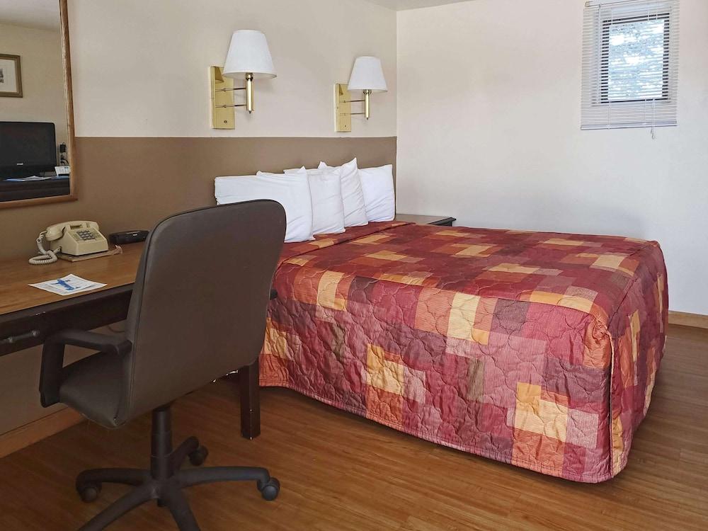 Rodeway Inn Buffalo photo 10