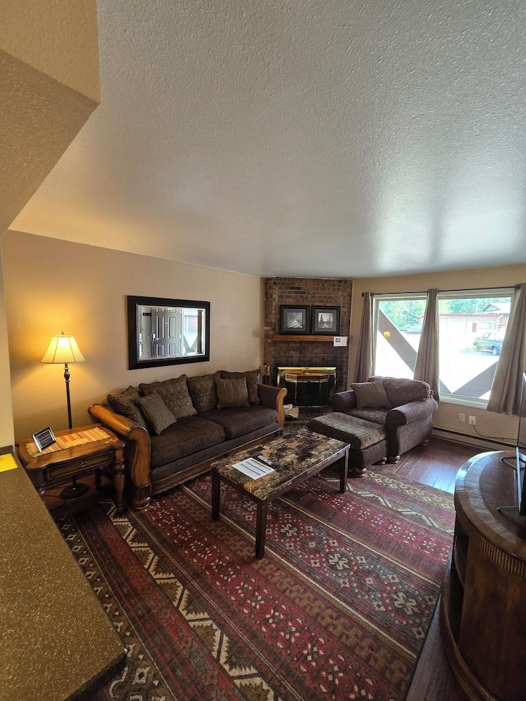 Chateau Rouge Condominiums photo 24