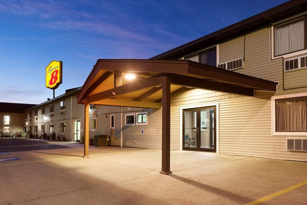 Super 8 by Wyndham Houghton photo 20
