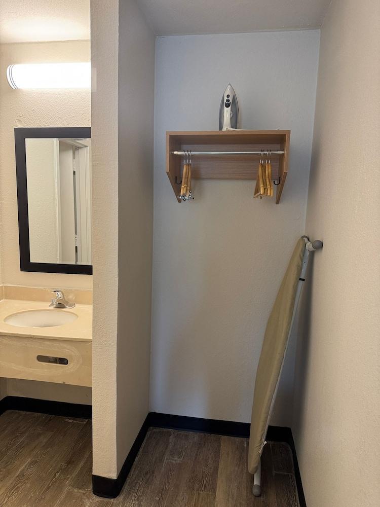 Quality Inn Orlando Near International Drive photo 58